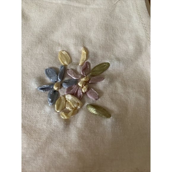 2 Silk Ribbon Embroidered Cotton Napkins 16” x 18” Flowers - Picture 3 of 7